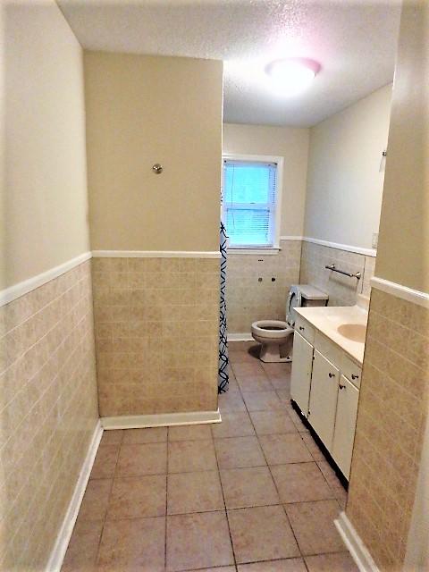 139 2nd Bend Road Harleyville, SC 29448 - Photo 14 of 15 Guest Bathroom