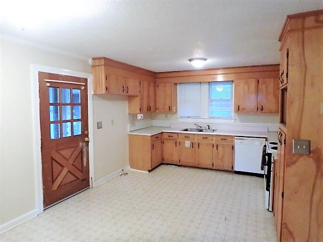 139 2nd Bend Road Harleyville, SC 29448 - Photo 7 of 15 Kitchen, view 1