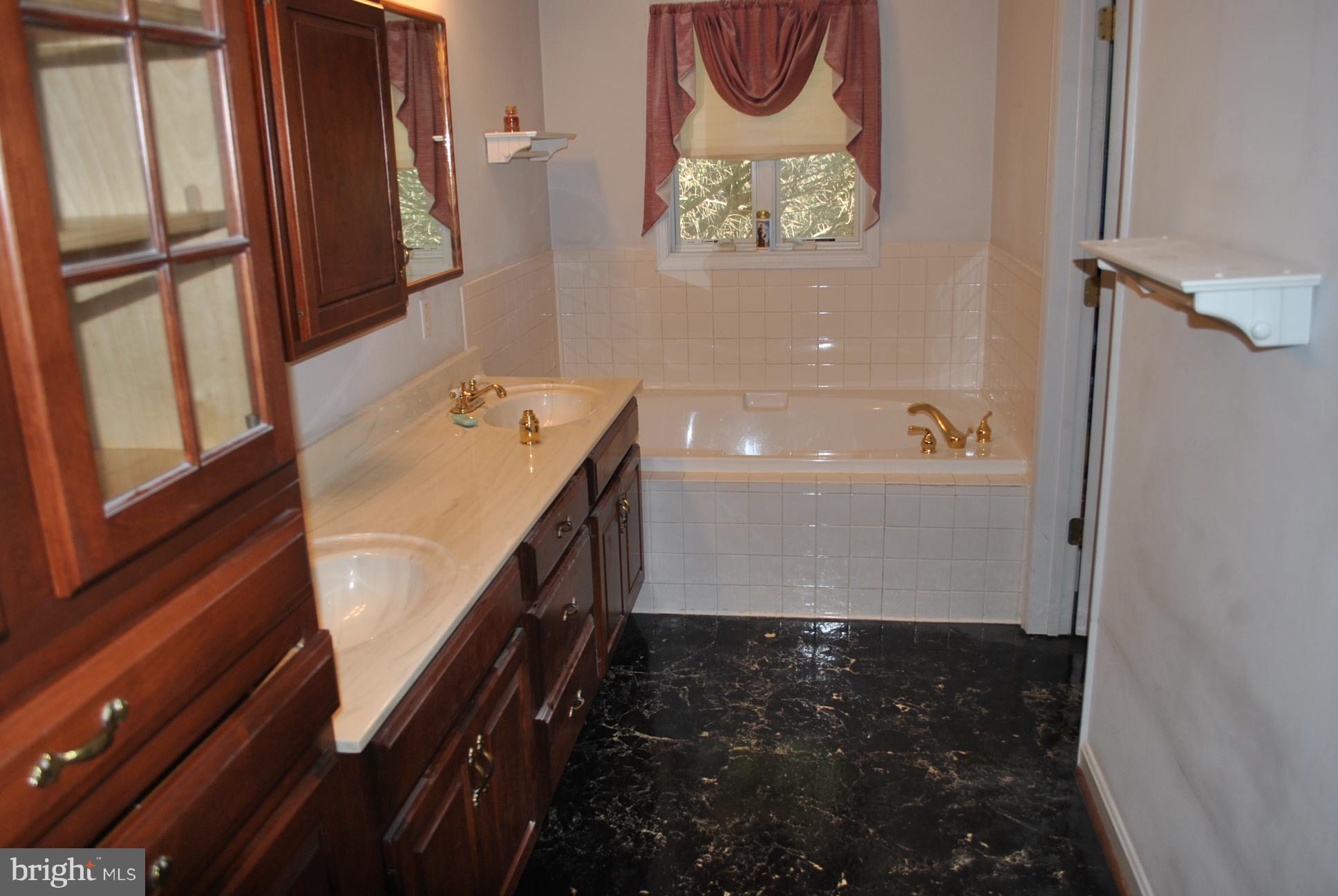 16005 Trenton Road Upperco, MD 21155 - Photo 11 of 14 Bath (Master)