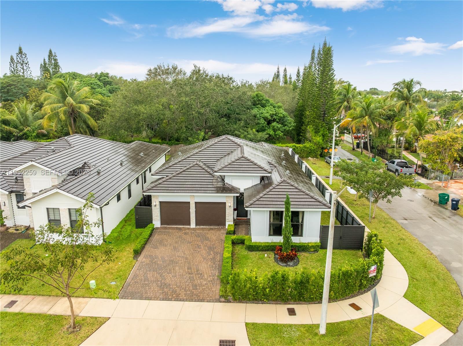 a view of house with garden