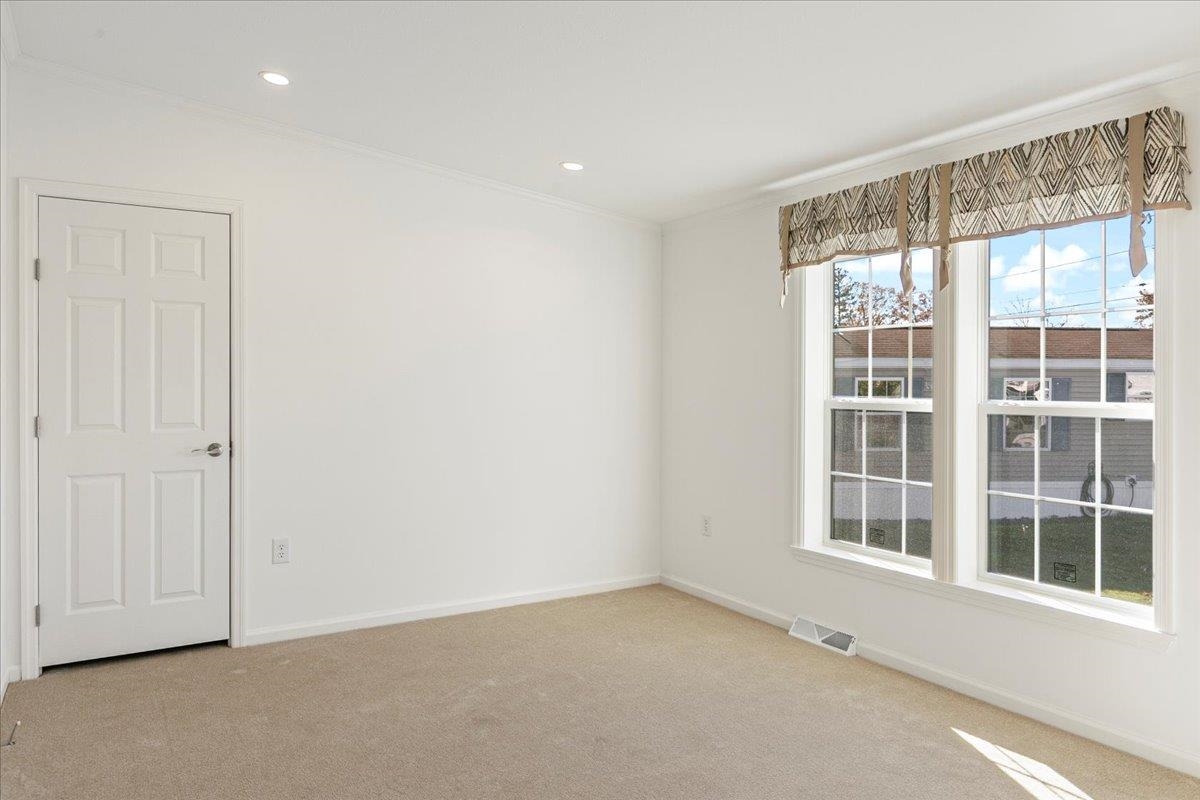 33 Hagop Road Salem, NH 03079 - Photo 8 of 20 Gallery Image 8