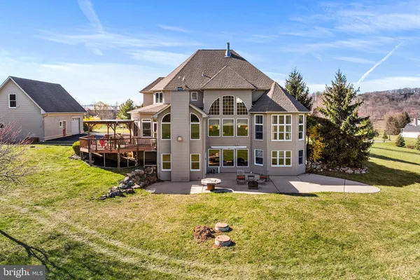 $995,000 | 1572 Courtney Court, Hellertown, PA 18055