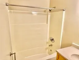 $1,750 | 4700 North Main Street, Unit 3E, Fall River, MA 02720