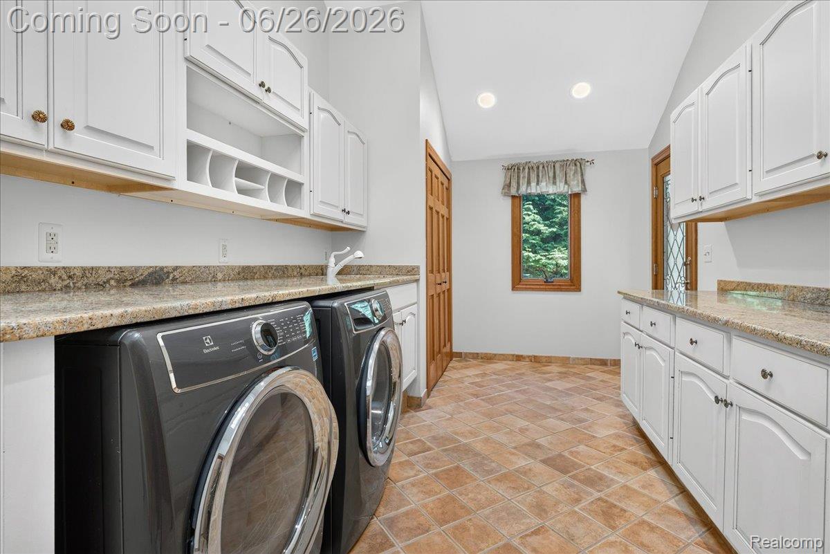 29498 East River Road Grosse Ile, MI 48138 - Photo 16 of 66 First Floor Laundry / Mud Room with Door to Garage and Side