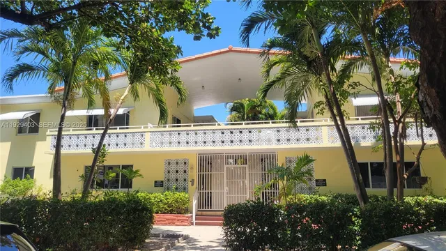 $1,800 | 655 Meridian Avenue, Unit 4, Miami Beach, FL 33139