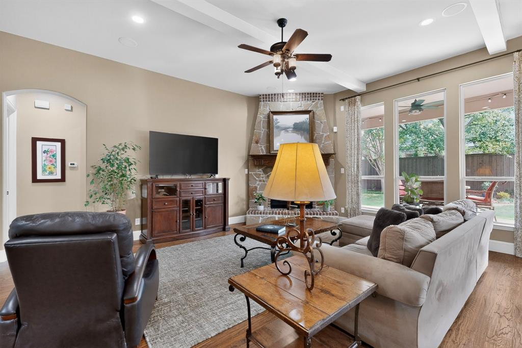 3989 Benchmark Lane Frisco, TX 75034 - Photo 9 of 36
