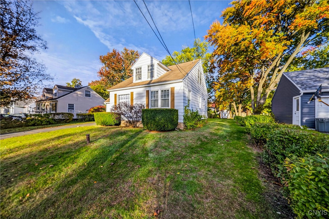 109 Leroy Road Cicero, NY 13212 - Photo 2 of 33 Front/side view of the home.