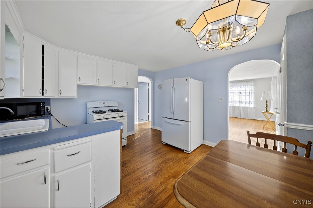 109 Leroy Road Cicero, NY 13212 - Photo 7 of 33 Kitchen offers an eat-in setting