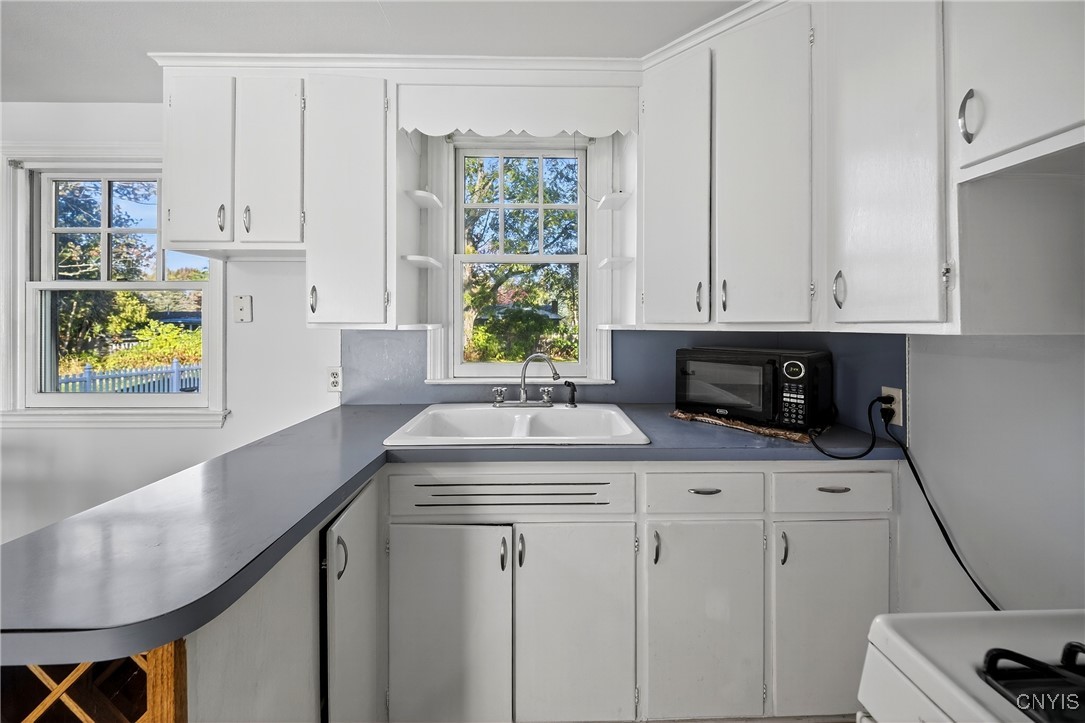 109 Leroy Road Cicero, NY 13212 - Photo 9 of 33 Kitchen, appliances stay!