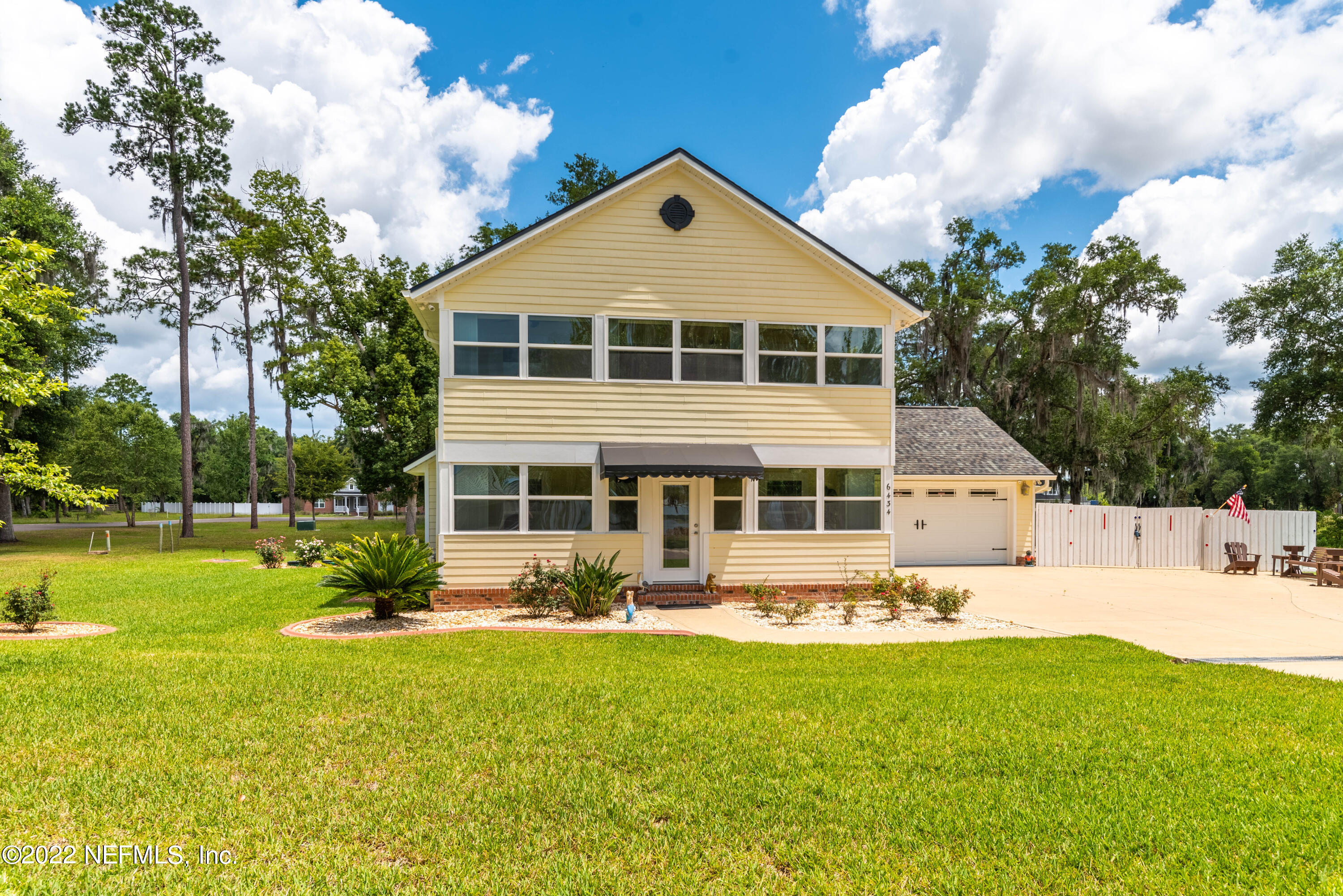 6434 Cabana Trace Starke, FL 32091 - Photo 3 of 38 a front view of a house with garden