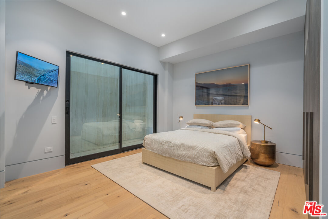 611 North Hillcrest Road Beverly Hills, CA 90210 - Photo 36 of 65