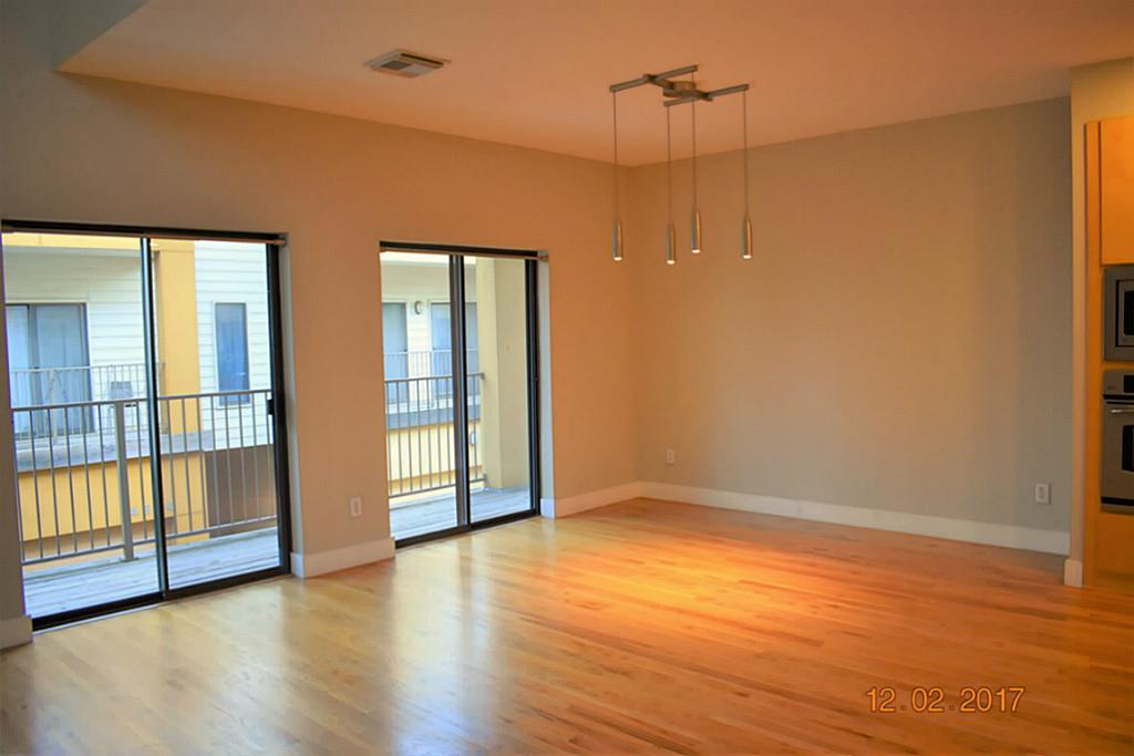 4338 Spencer Street Houston, TX 77007 - Photo 14 of 23 Living area flooded by natural light