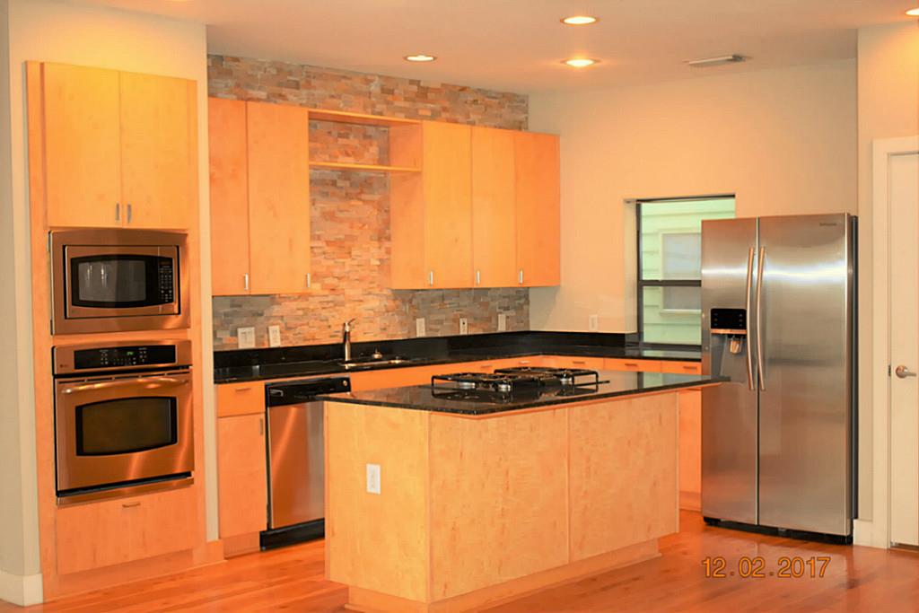 4338 Spencer Street Houston, TX 77007 - Photo 16 of 23 Spacious kitchen
