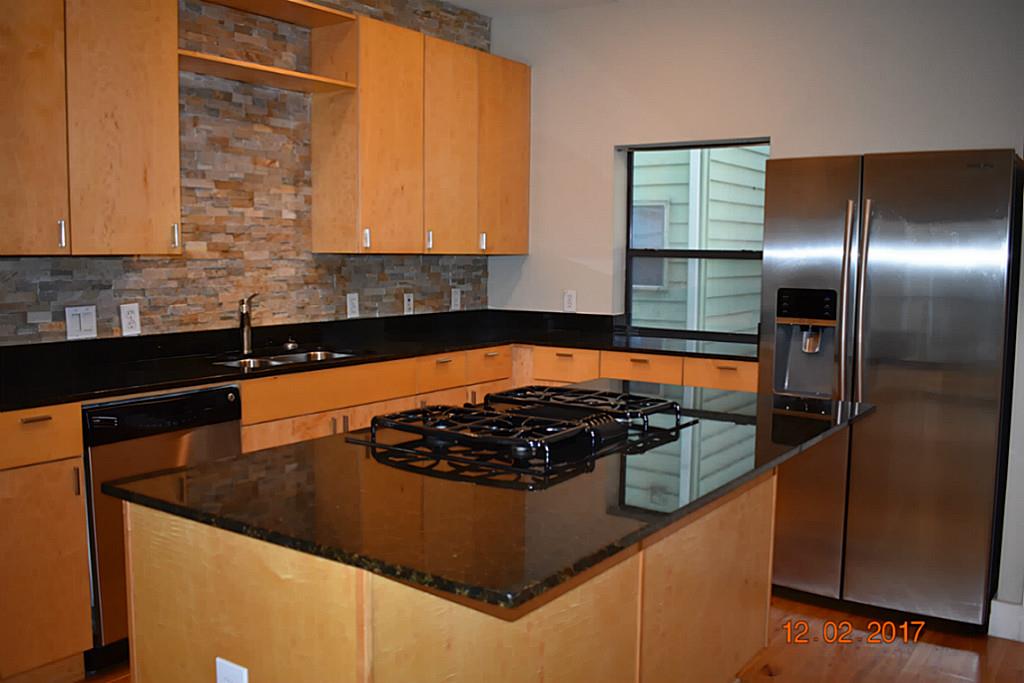 4338 Spencer Street Houston, TX 77007 - Photo 17 of 23 High end appliances with gas cooktop
