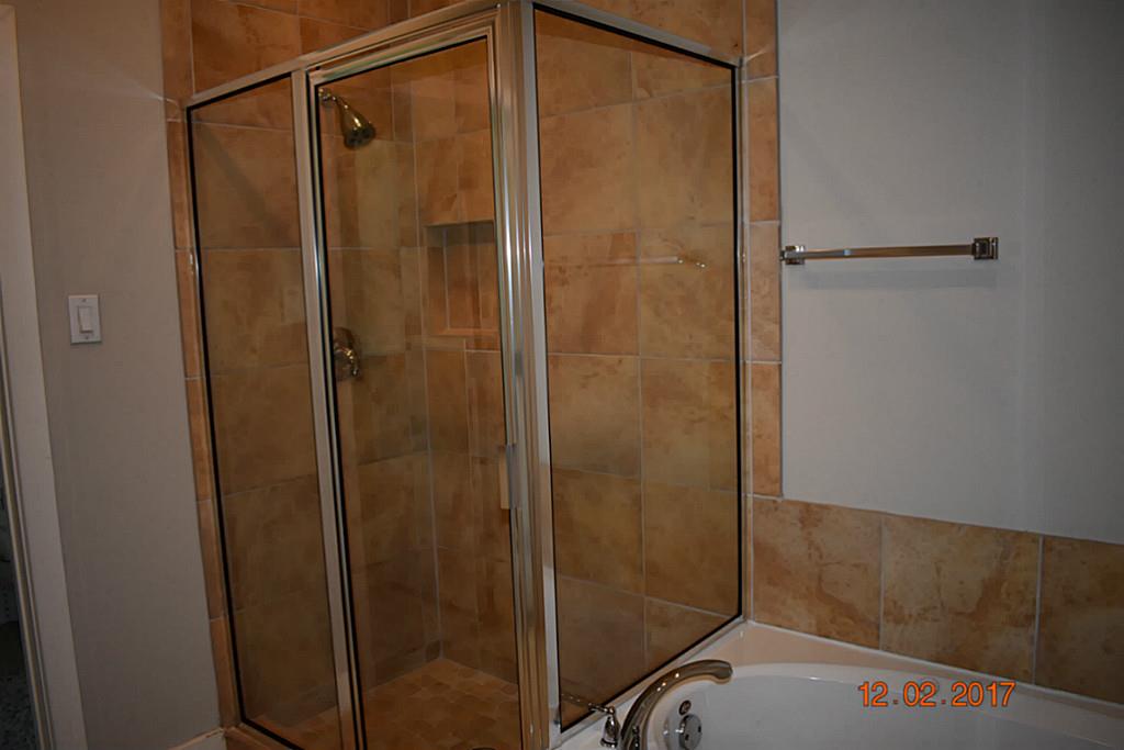 4338 Spencer Street Houston, TX 77007 - Photo 7 of 23 Master bathroom with separate bathtub & shower