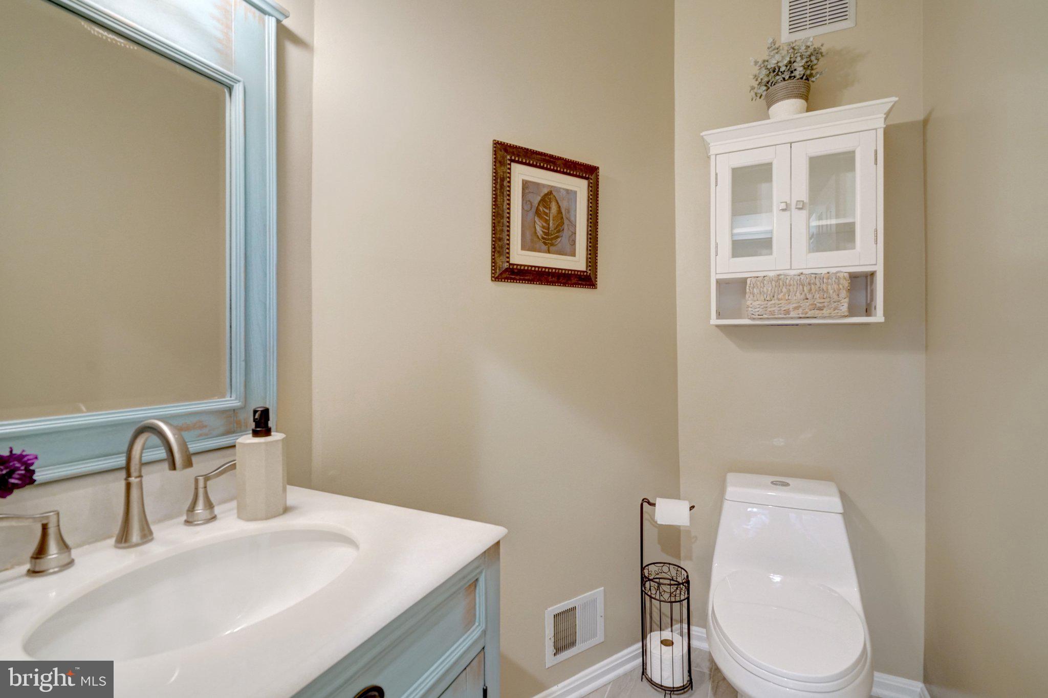 7838 Ashley Glen Road Annandale, VA 22003 - Photo 22 of 77 Half bath