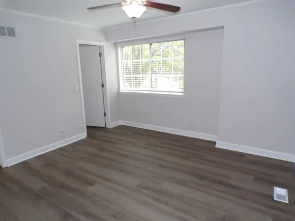 $2,595 | 13 Redbud Court, Lake In The Hills, IL 60156