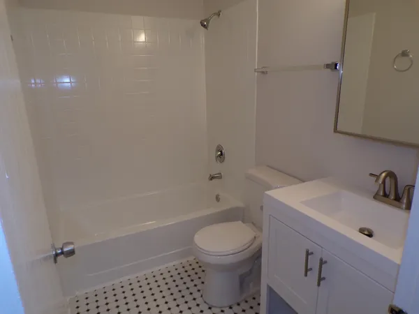 $2,595 | 13 Redbud Court, Lake In The Hills, IL 60156