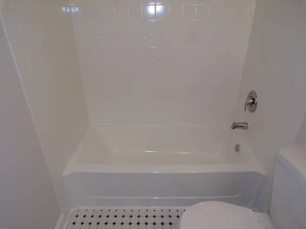 $2,595 | 13 Redbud Court, Lake In The Hills, IL 60156