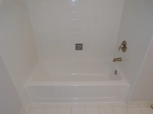 $2,595 | 13 Redbud Court, Lake In The Hills, IL 60156