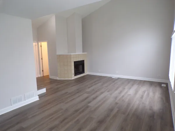 $2,595 | 13 Redbud Court, Lake In The Hills, IL 60156