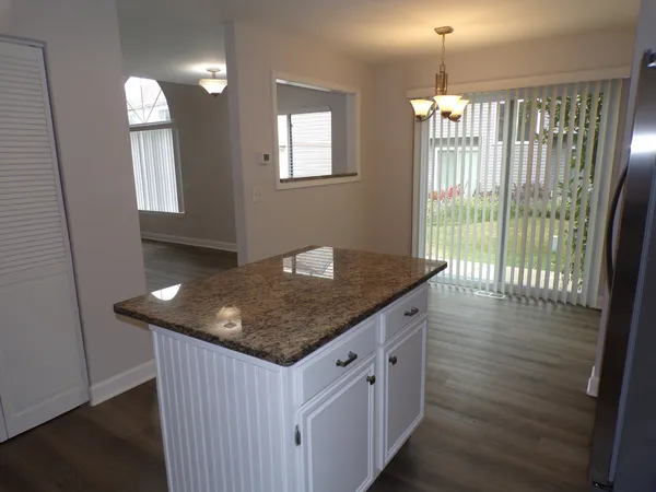 $2,595 | 13 Redbud Court, Lake In The Hills, IL 60156