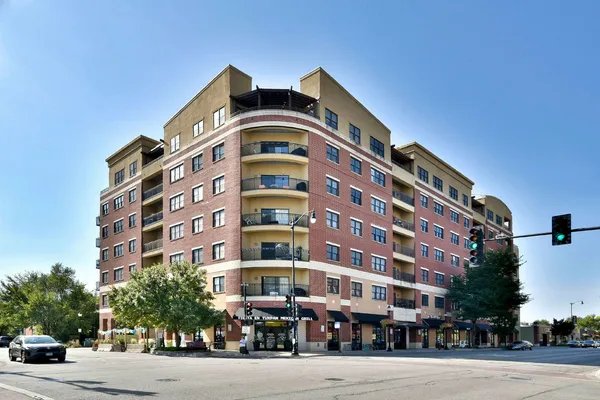 $399,000 | 4953 Oakton Street, Unit 205, Skokie, IL 60077