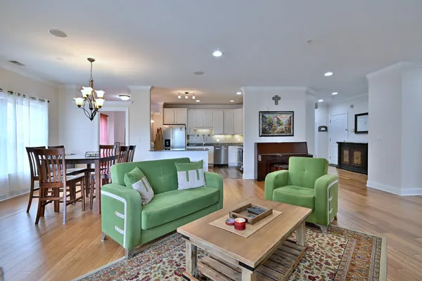 $397,500 | 4953 Oakton Street, Unit 205, Skokie, IL 60077