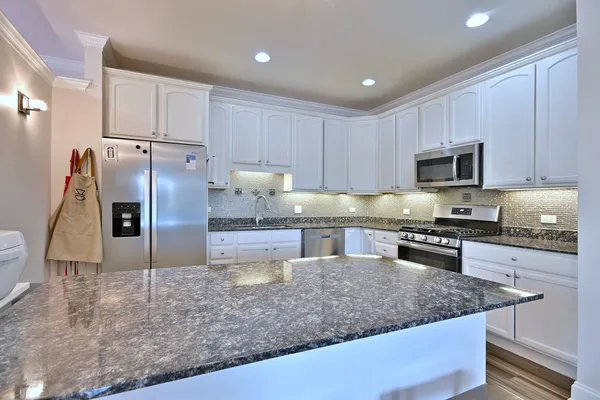 $397,500 | 4953 Oakton Street, Unit 205, Skokie, IL 60077