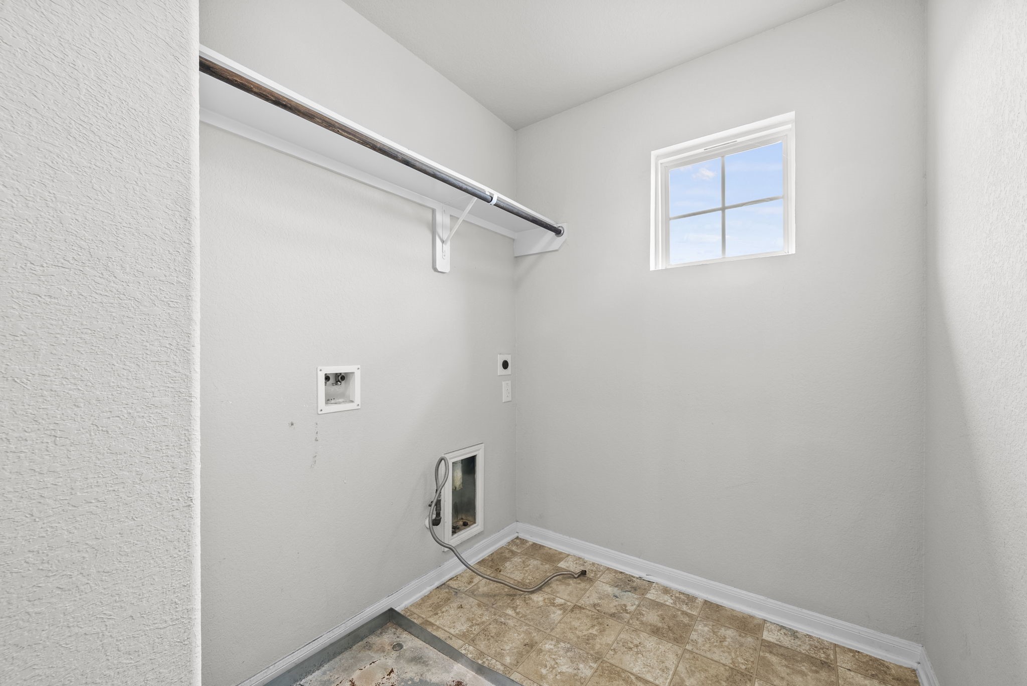 903 Willowick Road Houston, TX 77090 - Photo 41 of 47 Laundry room