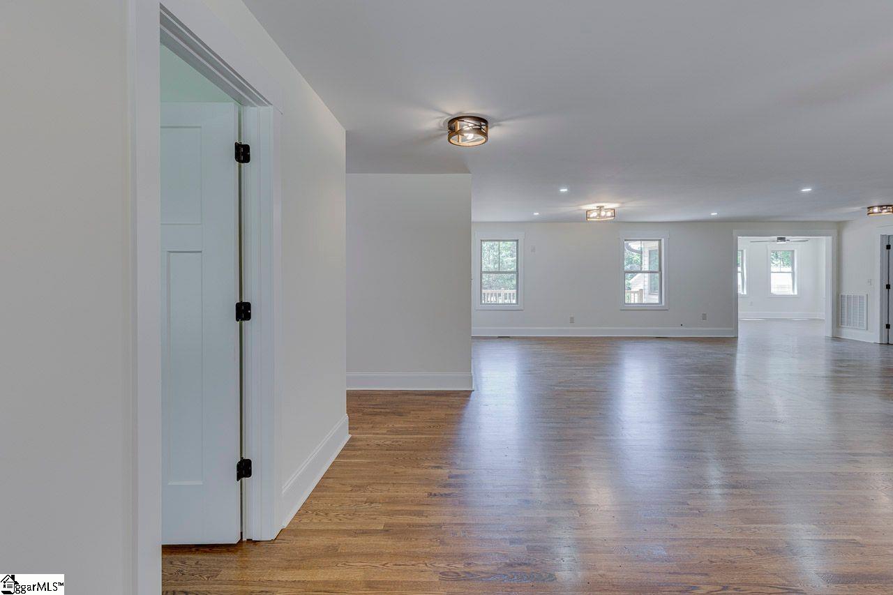 1041 Motlow School Road Campobello, SC 29322 - Photo 2 of 39