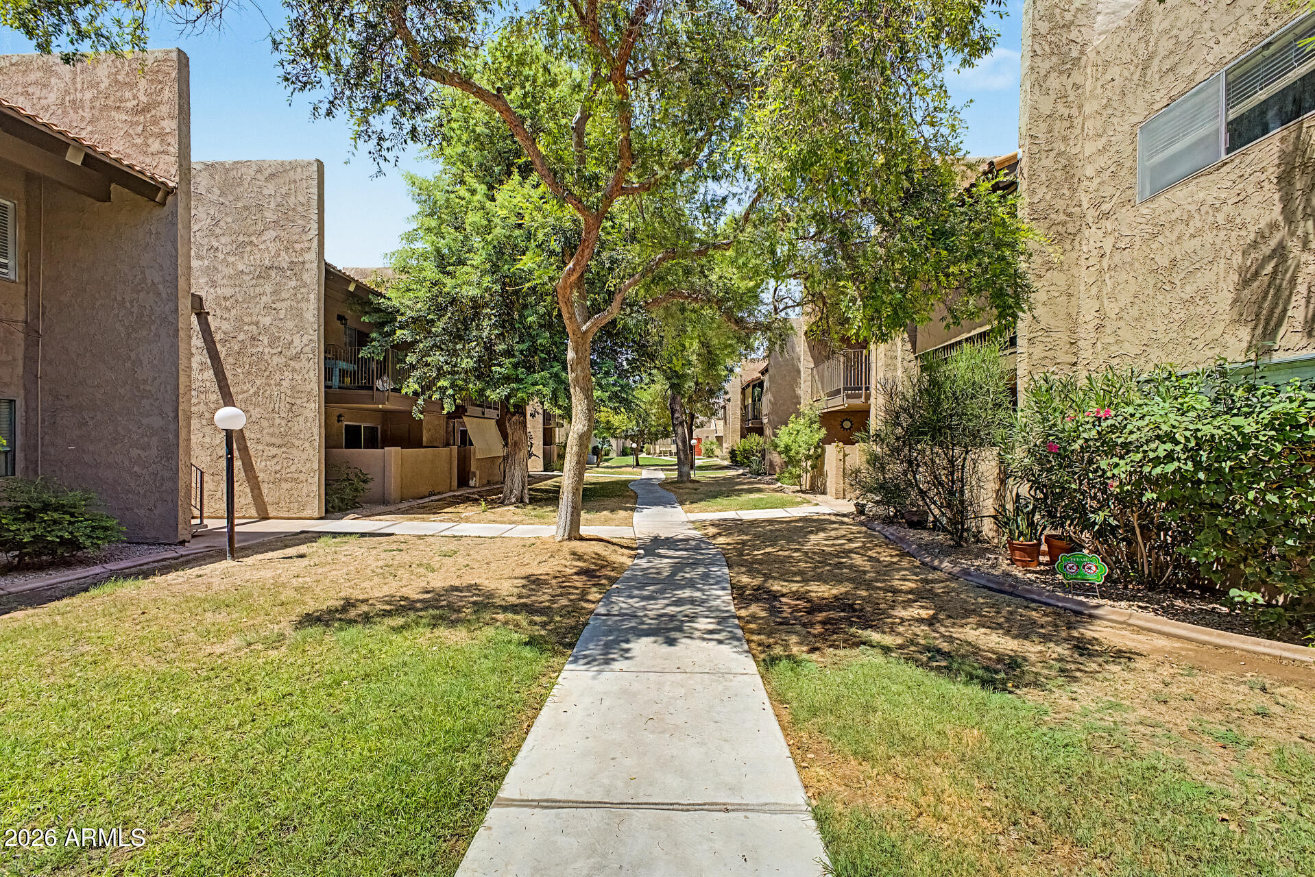 5525 East Thomas Road, Unit M23 Phoenix, AZ 85018 - Photo 21 of 26 Community Grounds View A