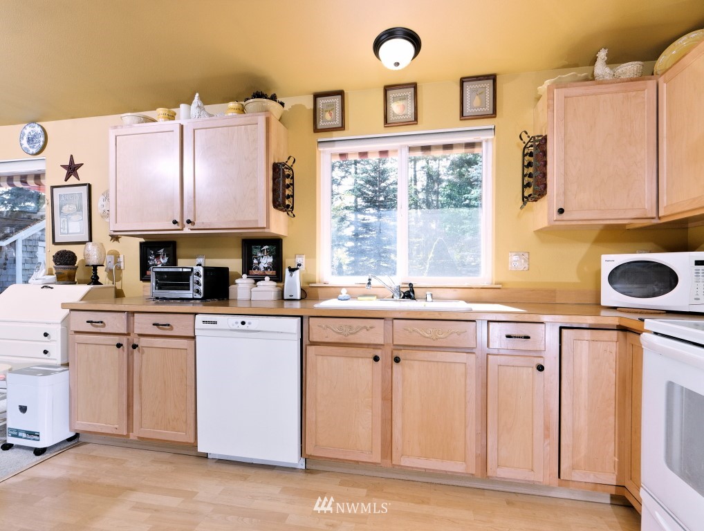 581 East Old Ranch Road Allyn, WA 98524 - Photo 6 of 24 Gallery Image 6
