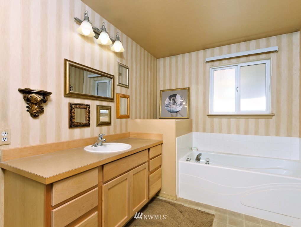 581 East Old Ranch Road Allyn, WA 98524 - Photo 10 of 24 Gallery Image 10