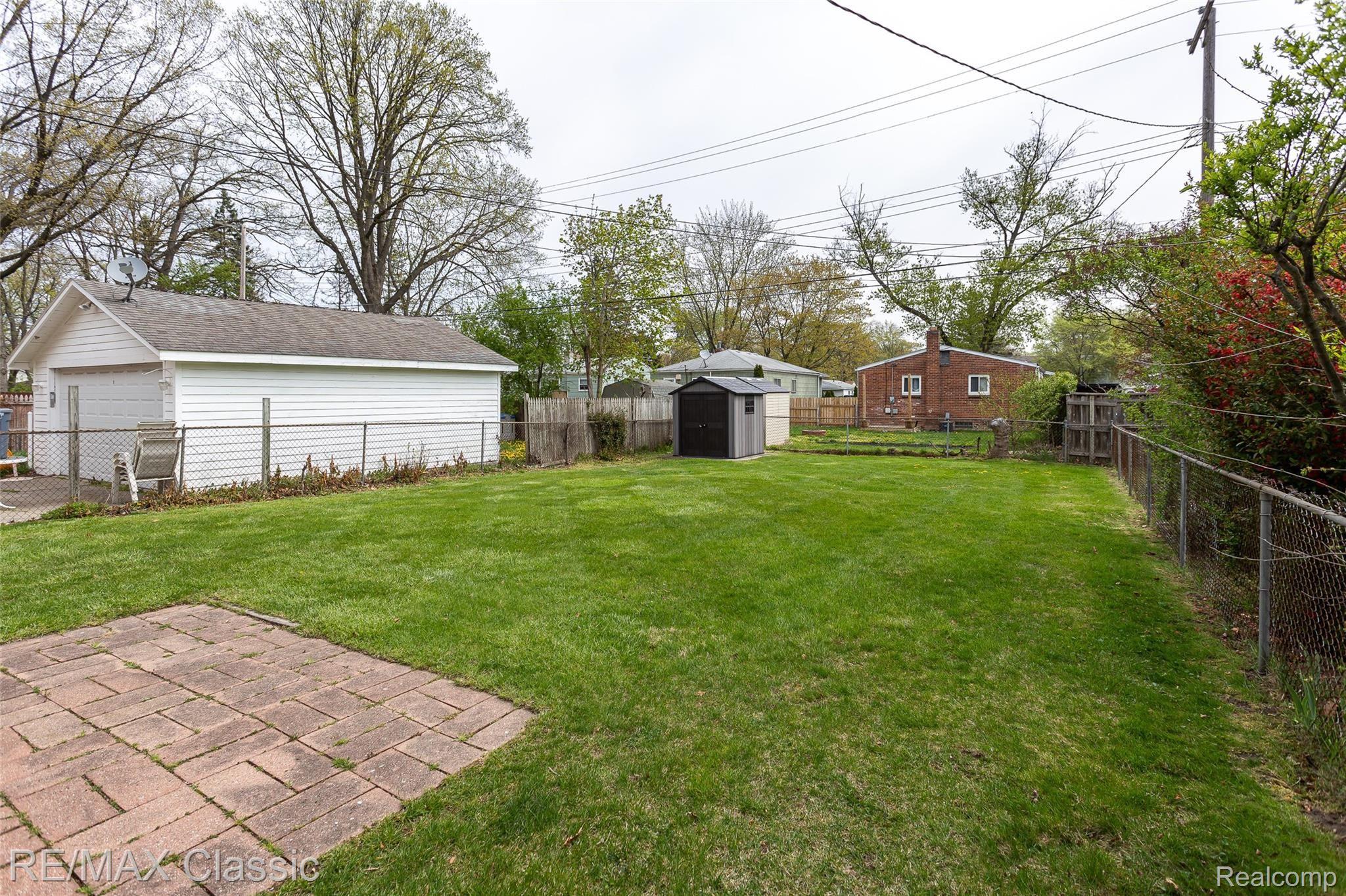 19644 Rensellor Street Livonia, MI 48152 - Photo 31 of 34 19644 rensellor exteriors (5).jpg