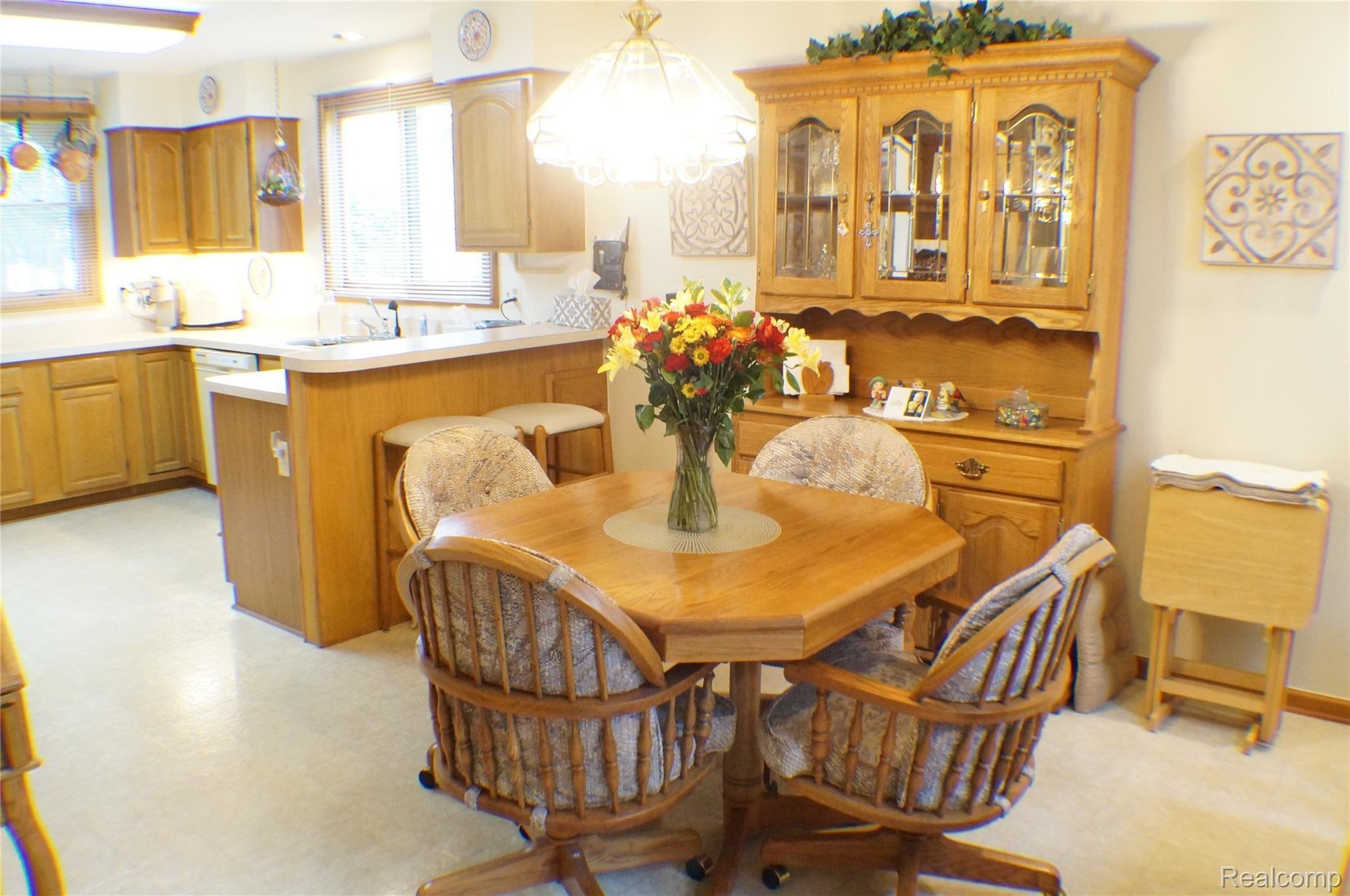 9014 East Lake Road Clarkston, MI 48348 - Photo 6 of 27 DSC02589.JPG