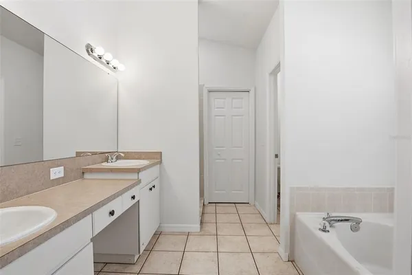 $359,900 | 22611 Roderick Drive, Land O' Lakes, FL 34639