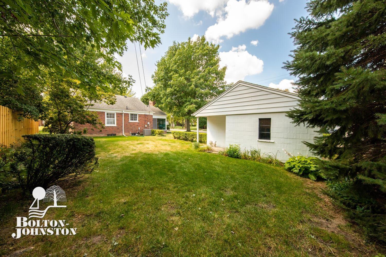 834 Hawthorne Road Grosse Pointe, MI 48236 - Photo 19 of 23 50086493-18.JPG