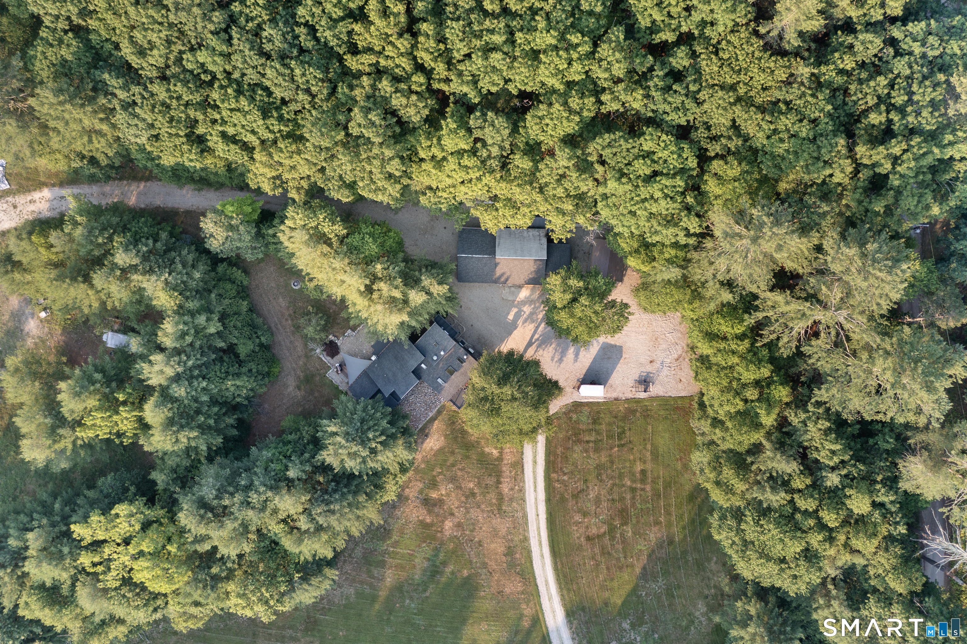 564 Hubbard Road Killingly, CT 06239 - Photo 3 of 40