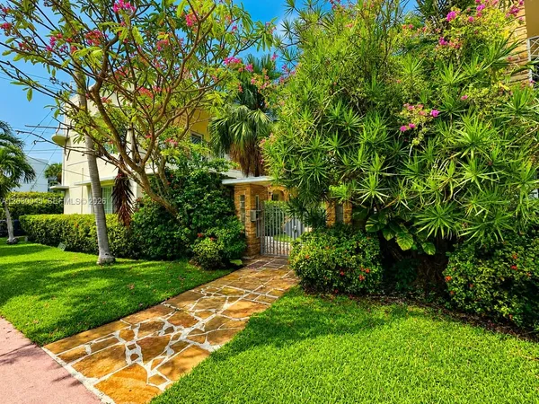 $2,400 | 2137 Calais Drive, Unit 5, Miami Beach, FL 33141