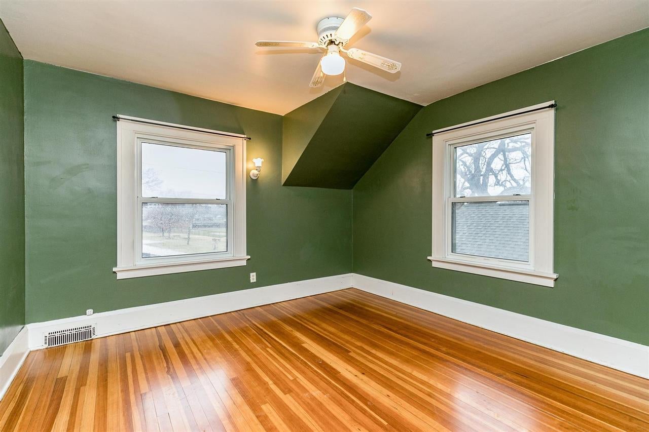 935 Oakland Road Northeast Cedar Rapids, IA 52402 - Photo 17 of 29 Gallery Image 17