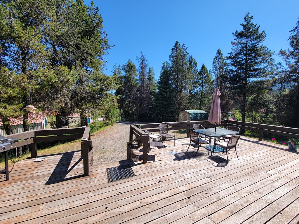 10525 Skunk Creek Road Cascade, ID 83611 - Photo 10 of 41 Gather family and friends