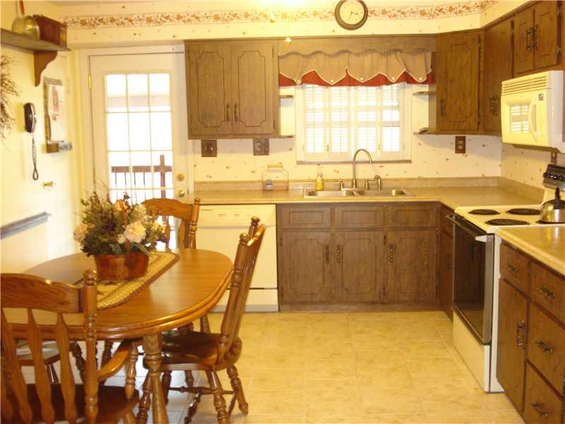 3518 Pittsburgh Road Perryopolis, PA 15473 - Photo 4 of 14 Kitchen.