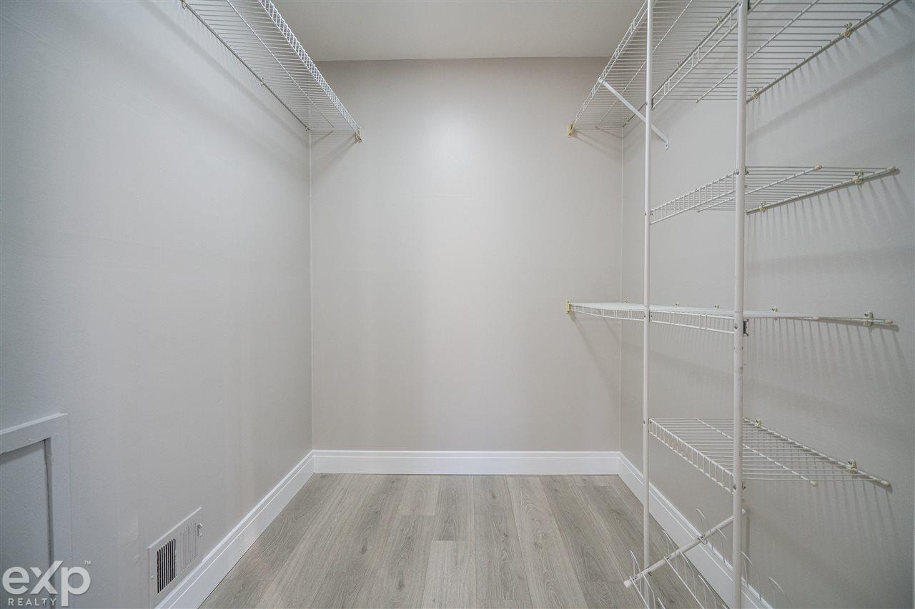29181 Hayes Road Warren, MI 48088 - Photo 14 of 27 50035187-13.JPG