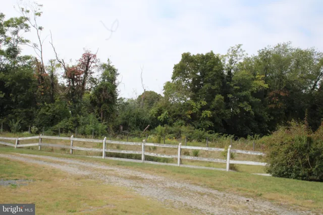 a view of a tennis court