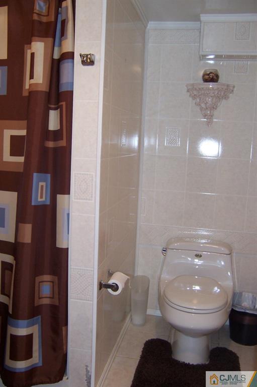 138 South Hill Road Colonia, NJ 07067 - Photo 19 of 25 a bathroom with a toilet and a sink