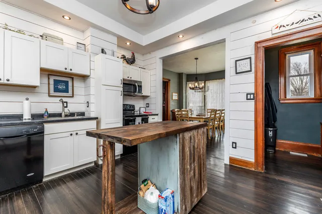 $300,000 | 158 East Water Street, Shullsburg, WI 53586