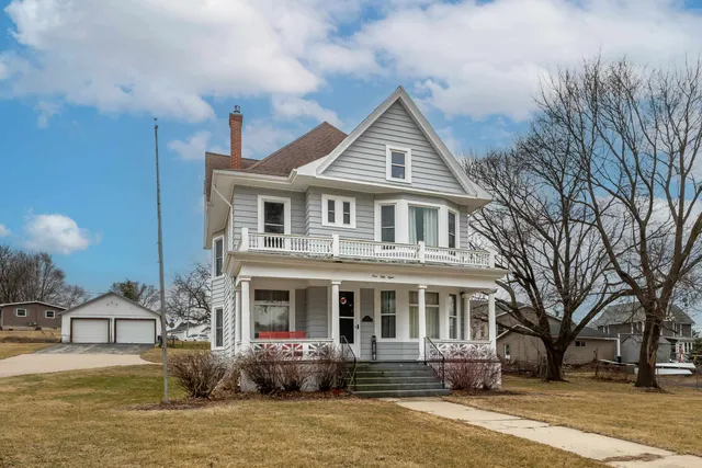 $300,000 | 158 East Water Street, Shullsburg, WI 53586