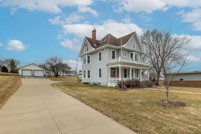 $300,000 | 158 East Water Street, Shullsburg, WI 53586