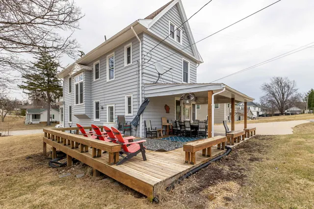 $300,000 | 158 East Water Street, Shullsburg, WI 53586